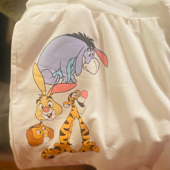 NWT Disney “Groovy Style”  Winnie the Pooh shorts. Size 3XL - Picture 4 of 7